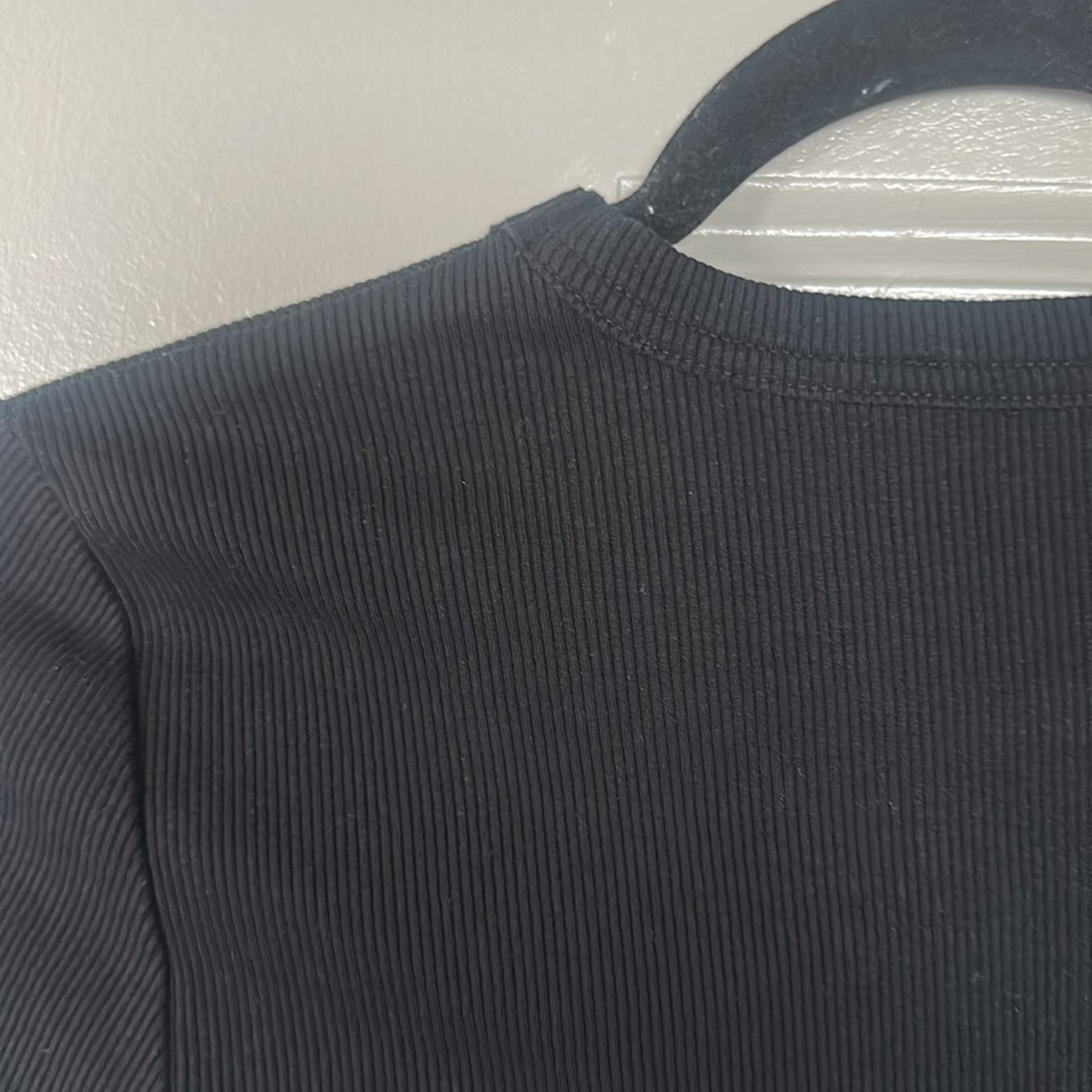 Zara Ribbed Black Tee - Picture 4 of 4